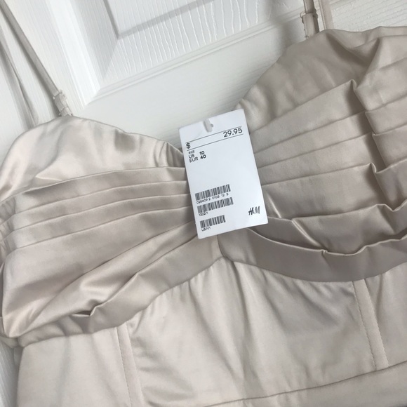 H&M Dress!  What a steal! BRAND NEW!!  🌸Reduced🌸 - Picture 3 of 6